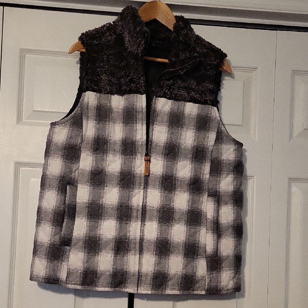 Chic Checkered Fleece Vest